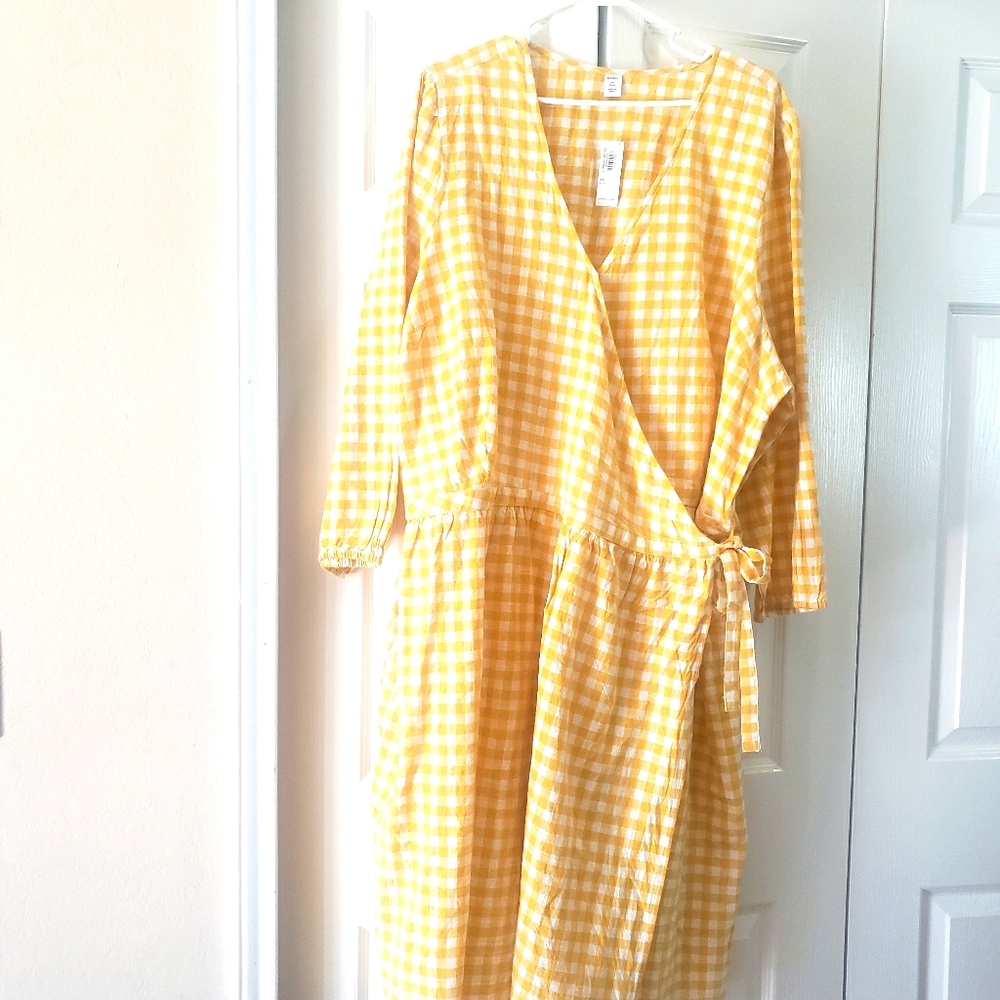 Old Navy plus size yellow wrap dress